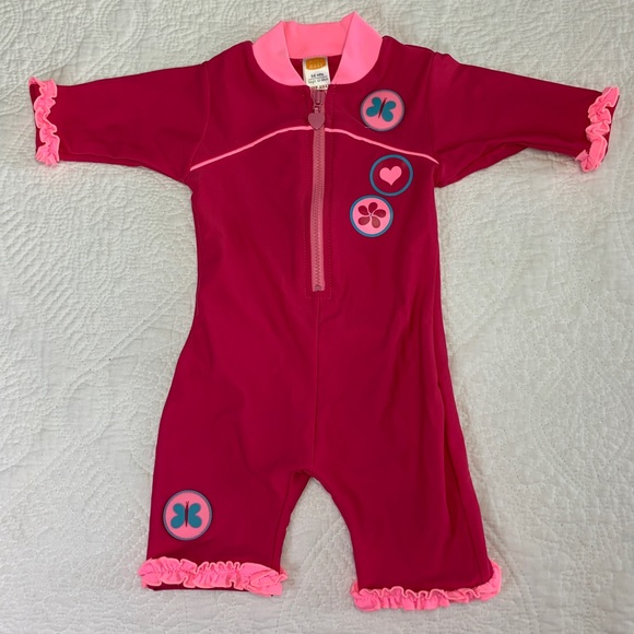 Swimsuit size 3M-6M
Mini Mode Dark Pink - Picture 1 of 6